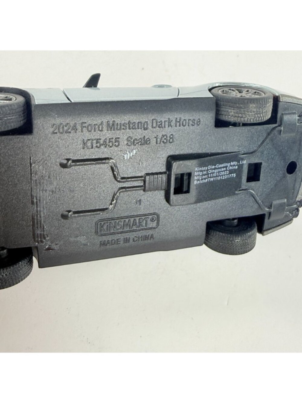 Kinsmart 2024 Ford Mustang Dark Horse 1:38 Scale Diecast Model Car - Picture 9 of 9